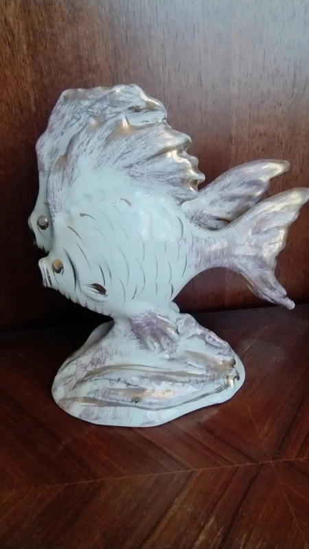 bellissima coppia di pesci in ceramica crema dettagli oro bellissima coppia di pesci in ceramica crema dettagli oro