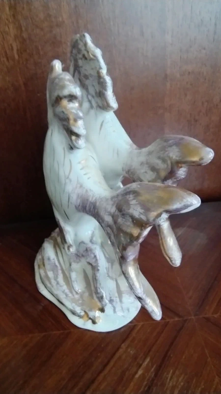 bellissima coppia di pesci in ceramica crema dettagli oro bellissima coppia di pesci in ceramica crema dettagli oro