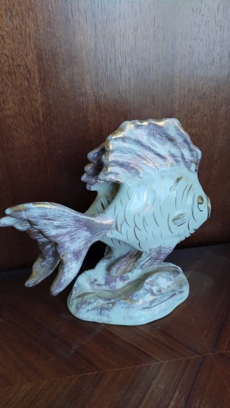bellissima coppia di pesci in ceramica crema dettagli oro bellissima coppia di pesci in ceramica crema dettagli oro