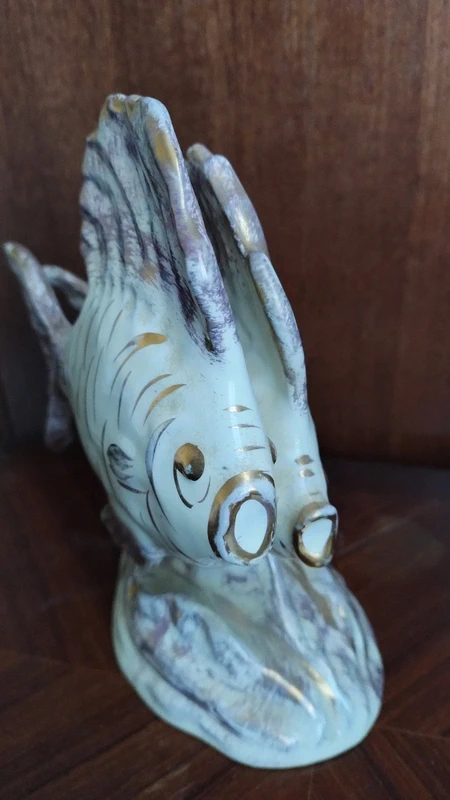 bellissima coppia di pesci in ceramica crema dettagli oro bellissima coppia di pesci in ceramica crema dettagli oro