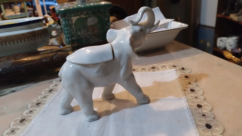 elefante bianco scatola con coperchio porcellana elefante bianco scatola con coperchio porcellana