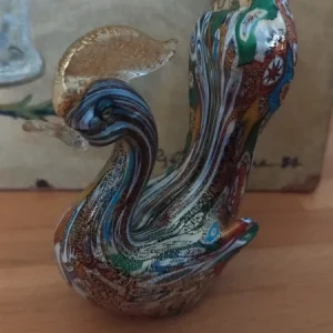 gallina in vetro murano con murrine millefiori e oro