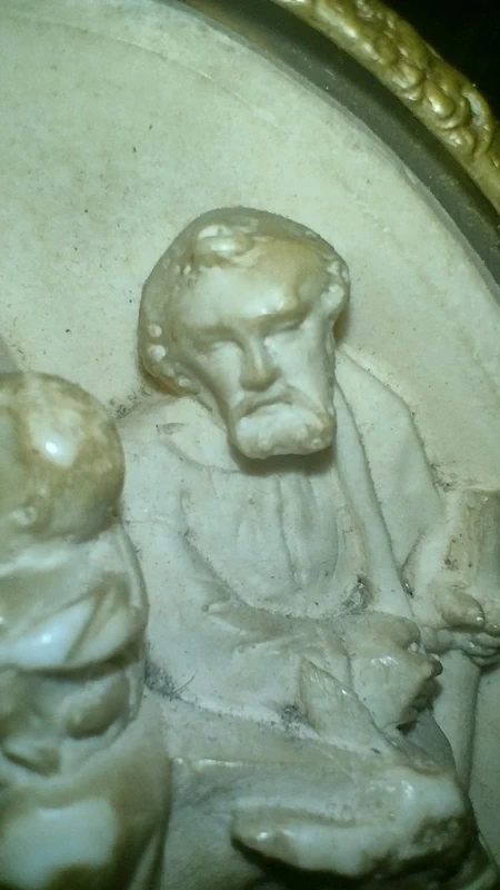 antico medaglione con scultura sacra in schiuma firmato bloch antico medaglione con scultura sacra in schiuma firmato bloch