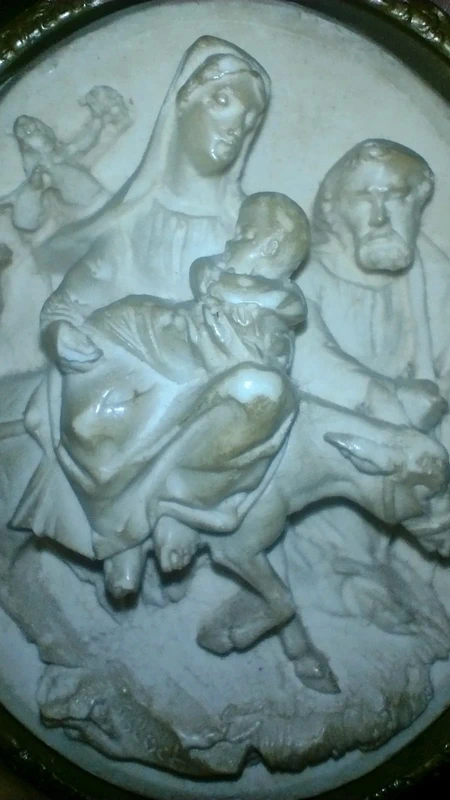 antico medaglione con scultura sacra in schiuma firmato bloch antico medaglione con scultura sacra in schiuma firmato bloch