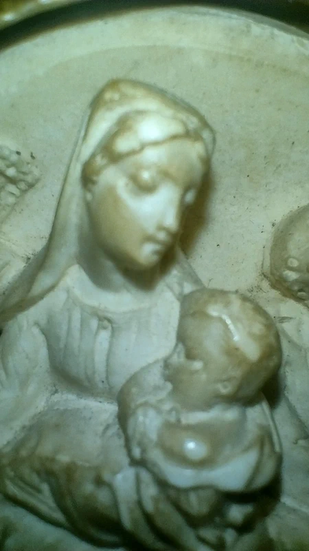 antico medaglione con scultura sacra in schiuma firmato bloch antico medaglione con scultura sacra in schiuma firmato bloch