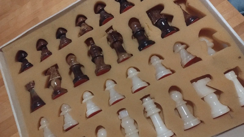 set da scacchi vintage in onice e marmo 40*40 set da scacchi vintage in onice e marmo 40*40